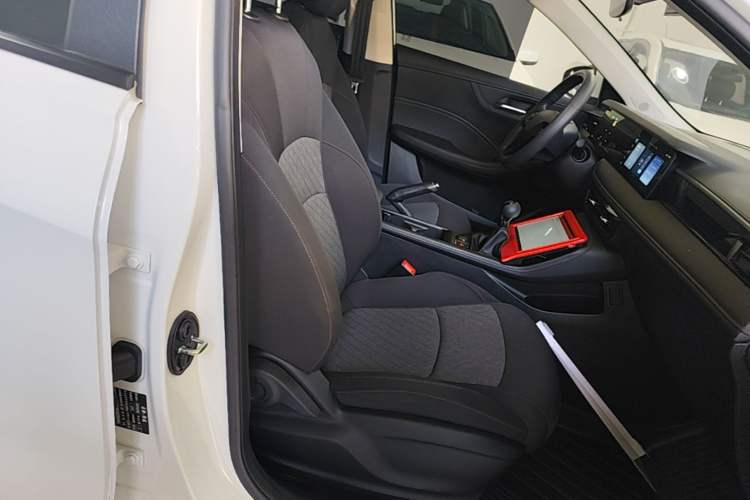 Used Roewe i5 2023 1.5L Manual Comfort Edition Right Front Seat