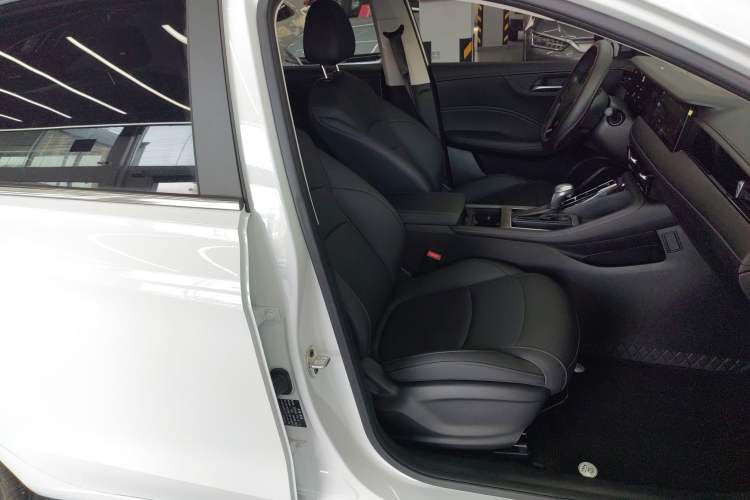Used Roewe i5 2023 1.5L CVT Luxury Edition Right Front Seat
