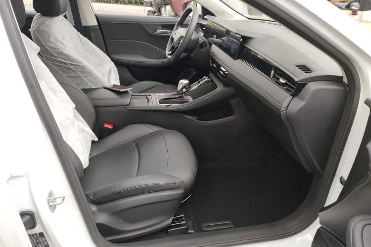 Used Roewe i5 2023 1.5L CVT Luxury Edition Right Front Seat