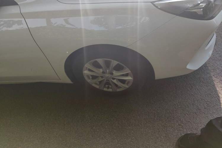Used Roewe i5 2023 1.5L Manual Comfort Edition Right Front Wheel Hub
