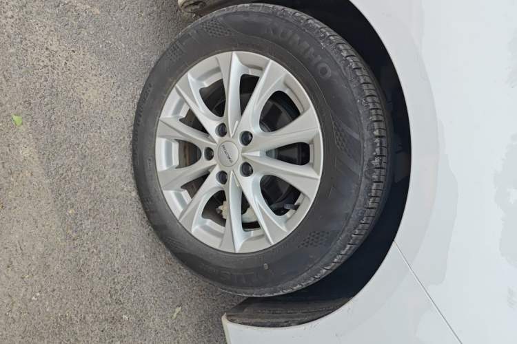 Used Roewe i5 2023 1.5L Manual Comfort Edition Right Front Wheel Hub