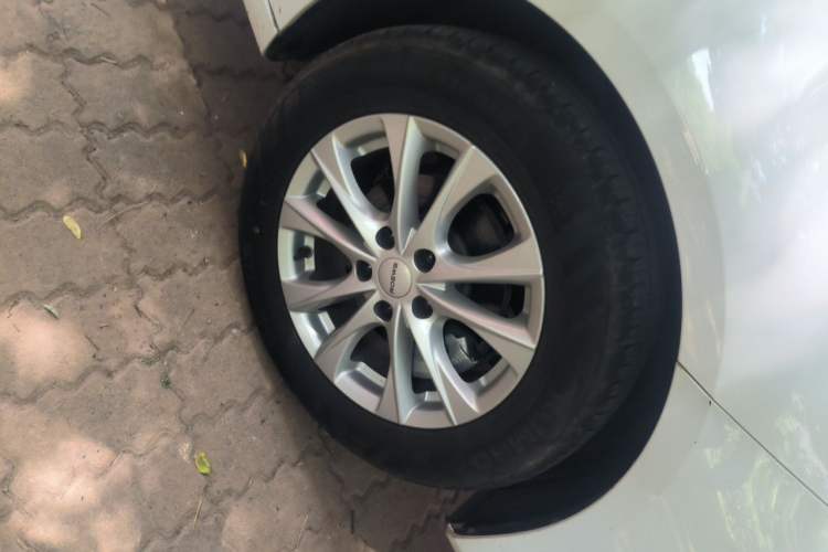 Used Roewe i5 2023 1.5L Manual Comfort Edition Right Front Wheel Hub