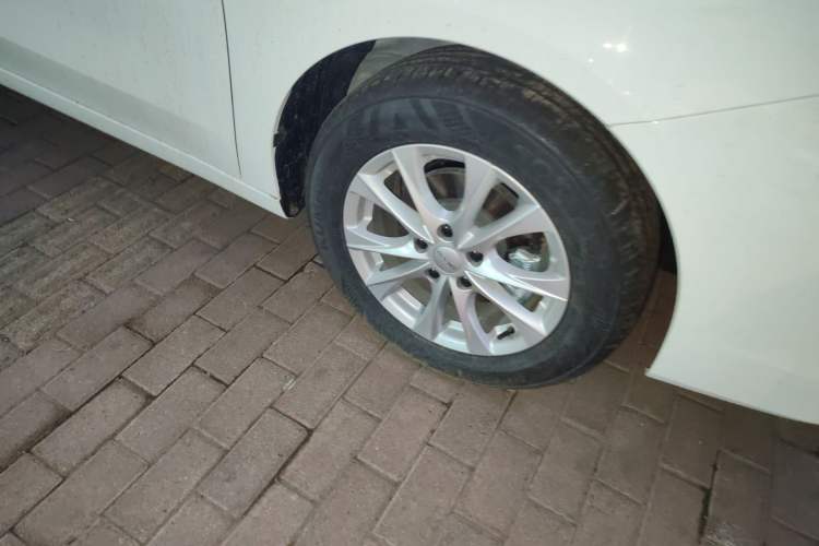 Used Roewe i5 2023 1.5L Manual Comfort Edition Right Front Wheel Hub