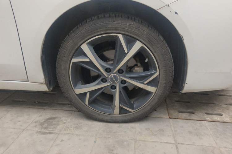 Used Roewe i5 2023 1.5L CVT Luxury Edition Right Front Wheel Hub