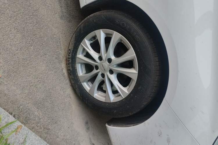 Used Roewe i5 2023 1.5L Manual Comfort Edition Right Front Wheel Hub