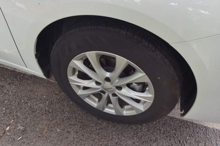 Used Roewe i5 2023 1.5L Manual Comfort Edition Right Front Wheel Hub