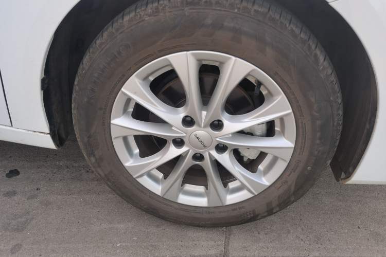 Used Roewe i5 2023 1.5L Manual Comfort Edition Right Front Wheel Hub