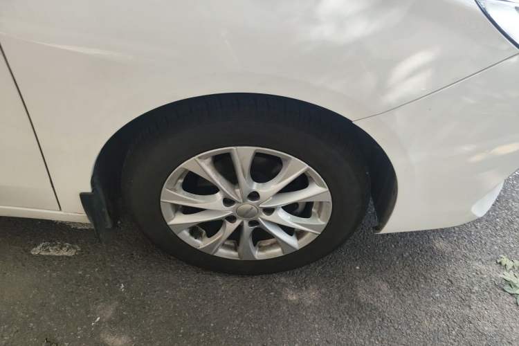 Used Roewe i5 2023 1.5L Manual Comfort Edition Right Front Wheel Hub