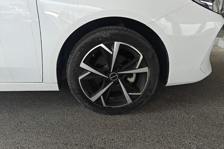 Used Roewe i5 2023 1.5L CVT Luxury Edition Right Front Wheel Hub