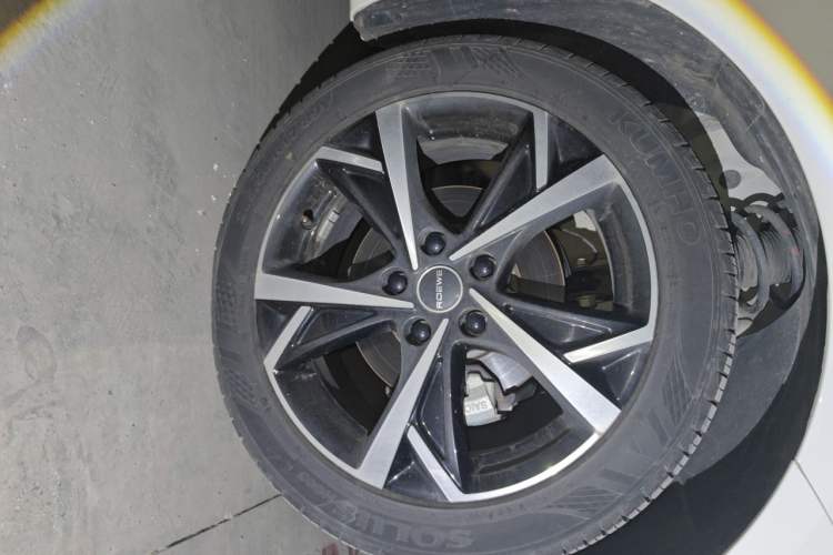Used Roewe i5 2023 1.5L CVT Luxury Edition Right Front Wheel Hub