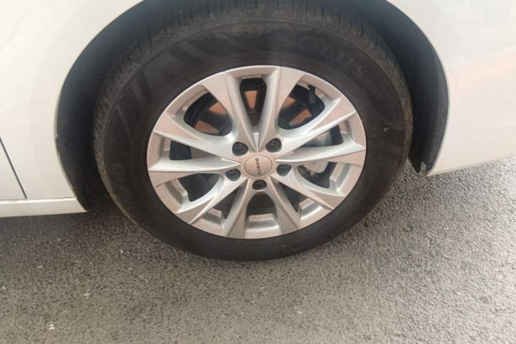 Used Roewe i5 2023 1.5L Manual Comfort Edition Right Front Wheel Hub