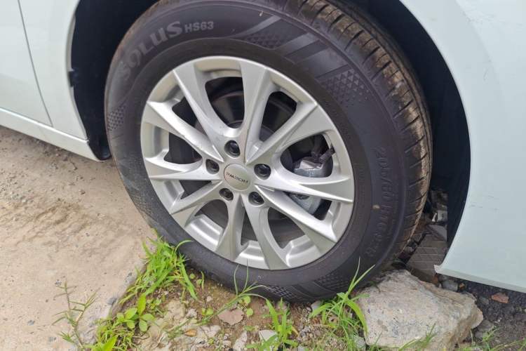 Used Roewe i5 2023 1.5L Manual Comfort Edition Right Front Wheel Hub