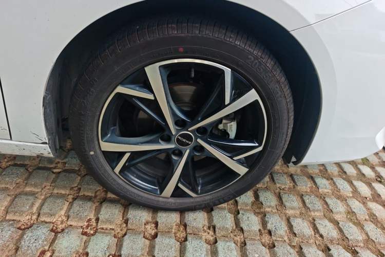 Used Roewe i5 2023 1.5L CVT Luxury Edition Right Front Wheel Hub