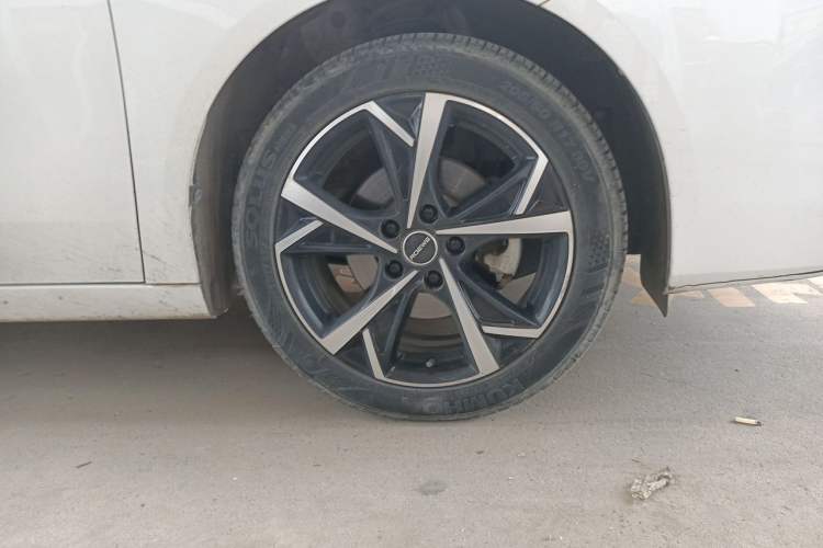 Used Roewe i5 2023 1.5L CVT Luxury Edition Right Front Wheel Hub