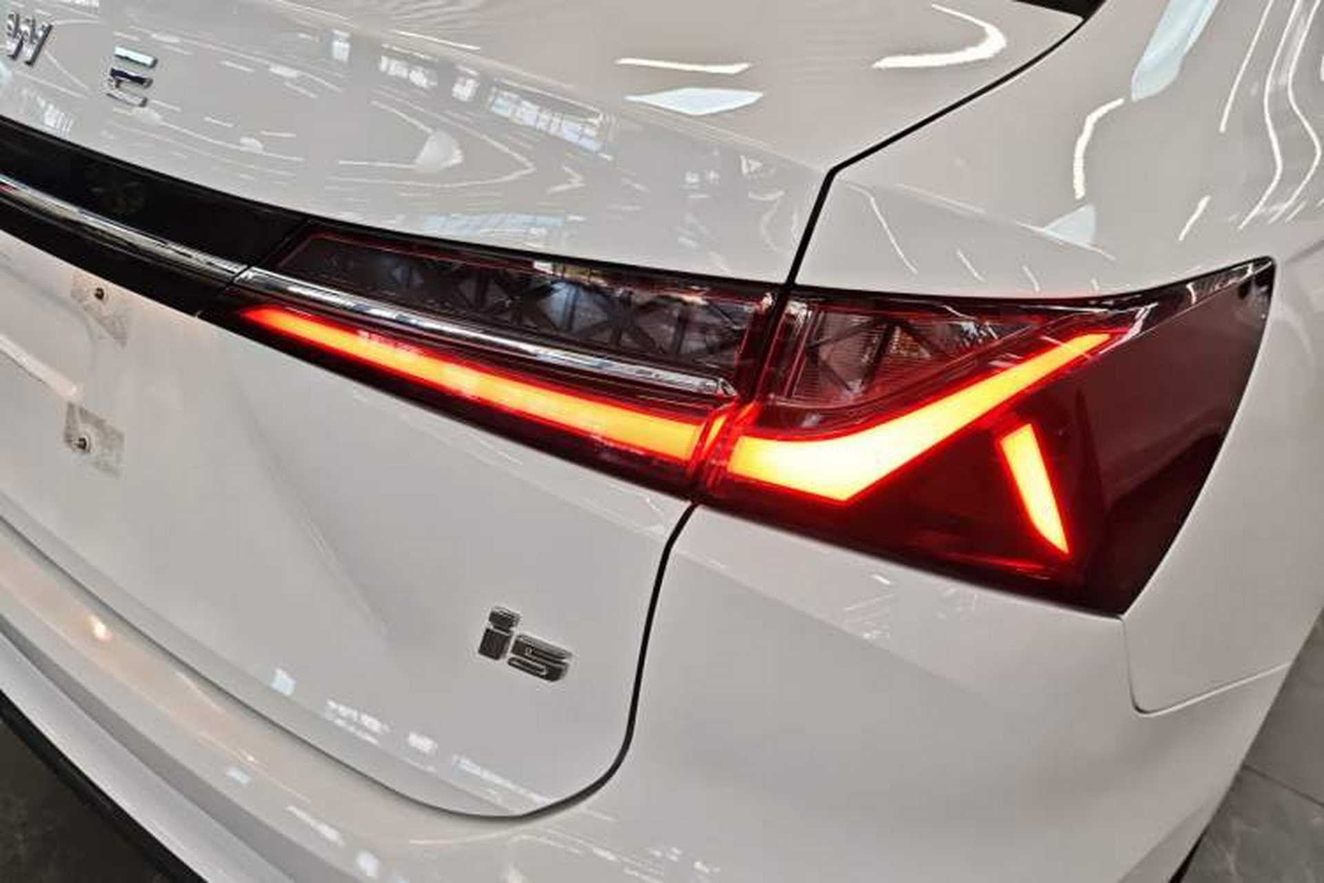 Used Roewe i5 2023 1.5L CVT Luxury Edition Right Rear Taillight