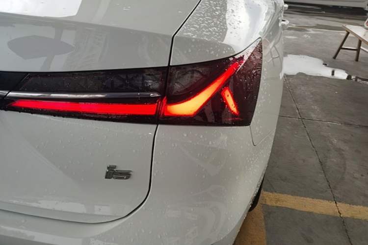 Used Roewe i5 2023 1.5L CVT Luxury Edition Right Rear Taillight