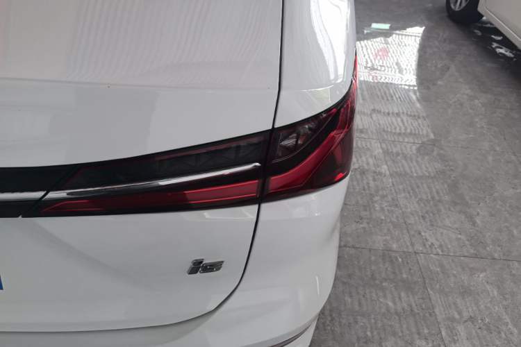 Used Roewe i5 2023 1.5L CVT Luxury Edition Right Rear Taillight