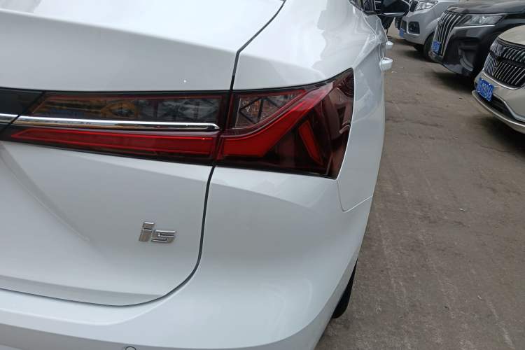 Used Roewe i5 2023 1.5L CVT Luxury Edition Right Rear Taillight