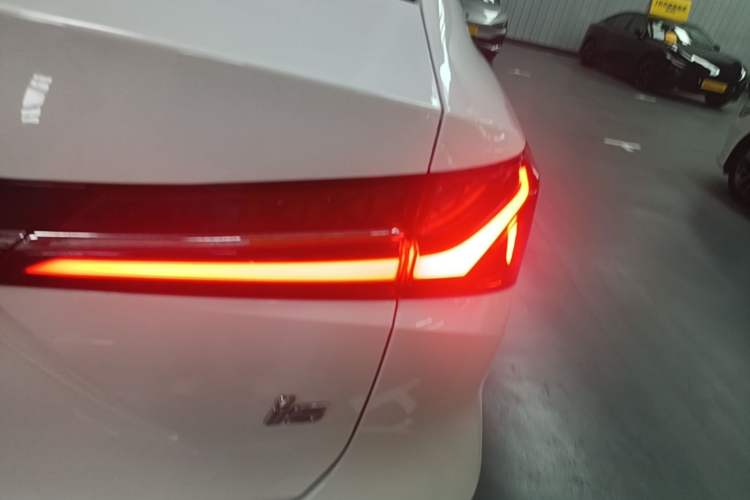 Used Roewe i5 2023 1.5L Manual Comfort Edition Right Rear Taillight