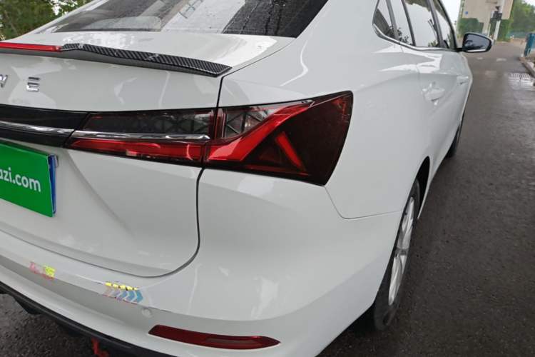 Used Roewe i5 2023 1.5L CVT Luxury Edition Right Rear Taillight