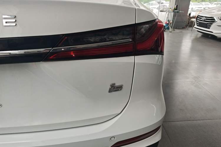 Used Roewe i5 2023 1.5L CVT Luxury Edition Right Rear Taillight