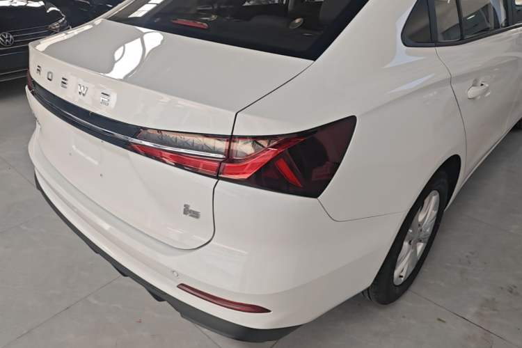 Used Roewe i5 2023 1.5L Manual Comfort Edition Right Rear Taillight