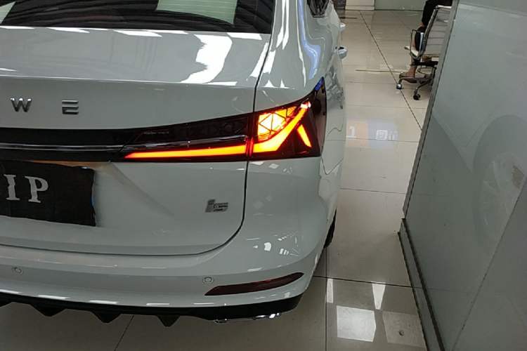 Used Roewe i5 2023 1.5L CVT Luxury Edition Right Rear Taillight
