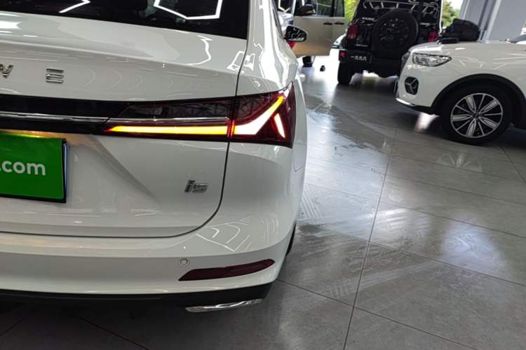 Used Roewe i5 2023 1.5L CVT Luxury Edition Right Rear Taillight