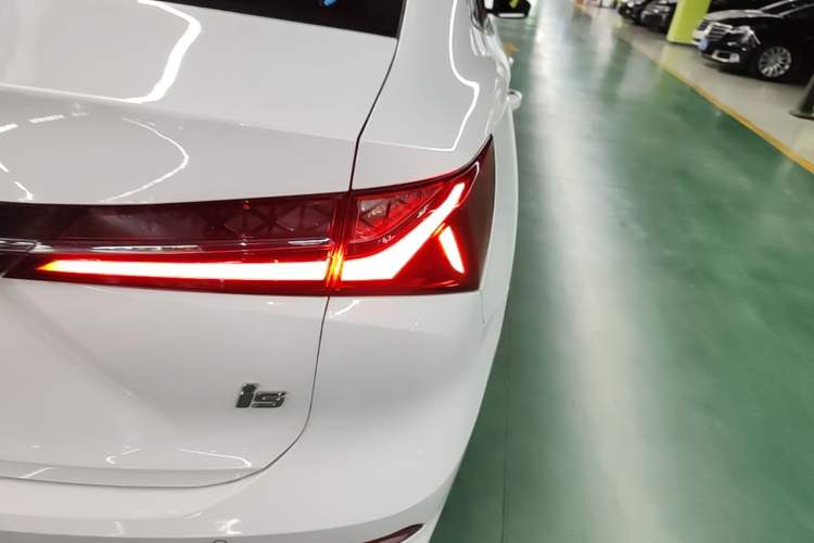 Used Roewe i5 2023 1.5L CVT Luxury Edition Right Rear Taillight