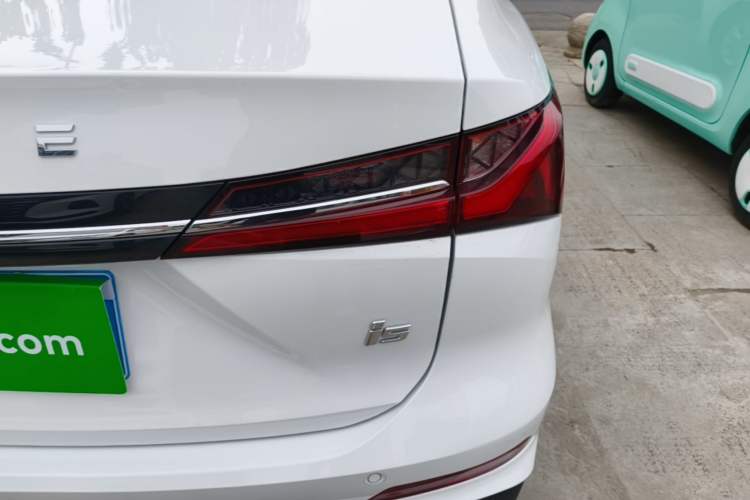 Used Roewe i5 2023 1.5L CVT Luxury Edition Right Rear Taillight