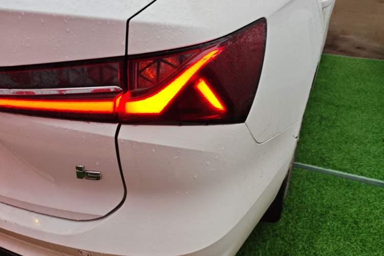 Used Roewe i5 2023 1.5L CVT Luxury Edition Right Rear Taillight