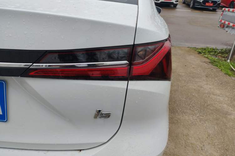 Used Roewe i5 2023 1.5L CVT Luxury Edition Right Rear Taillight