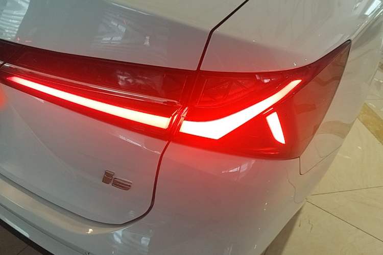 Used Roewe i5 2023 1.5L CVT Luxury Edition Right Rear Taillight