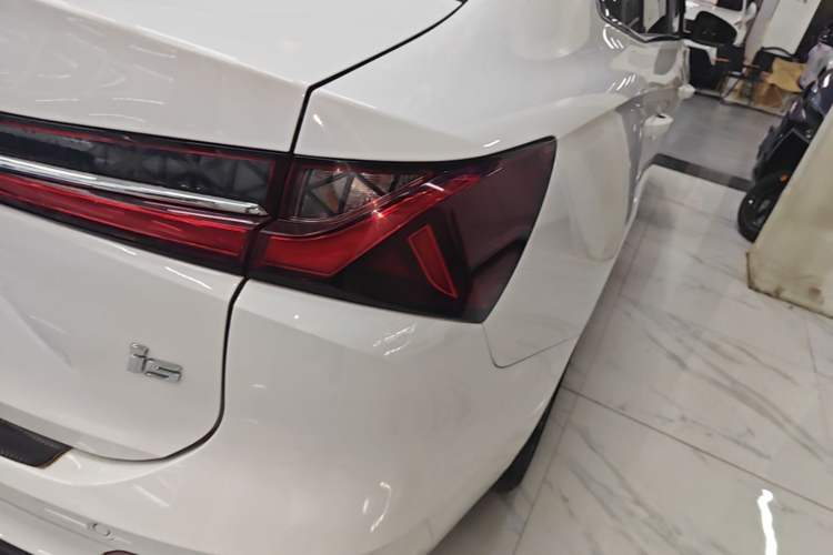 Used Roewe i5 2023 1.5L CVT Luxury Edition Right Rear Taillight