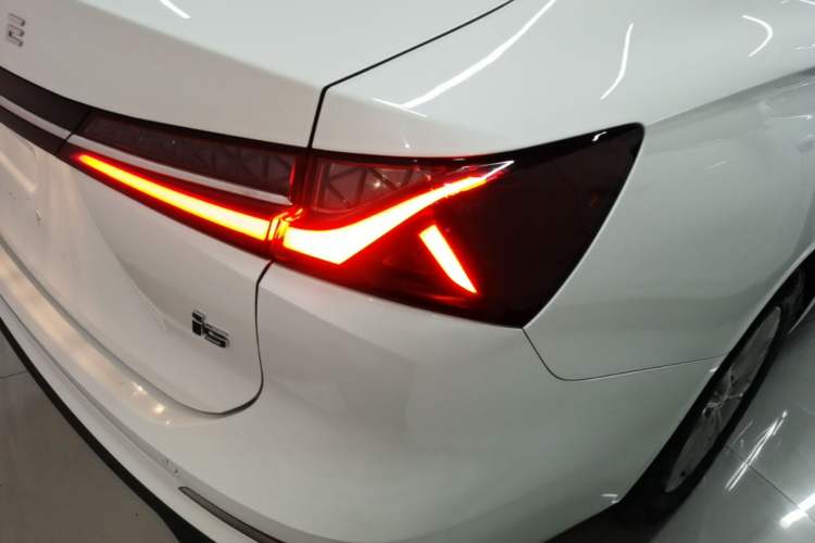 Used Roewe i5 2023 1.5L CVT Luxury Edition Right Rear Taillight