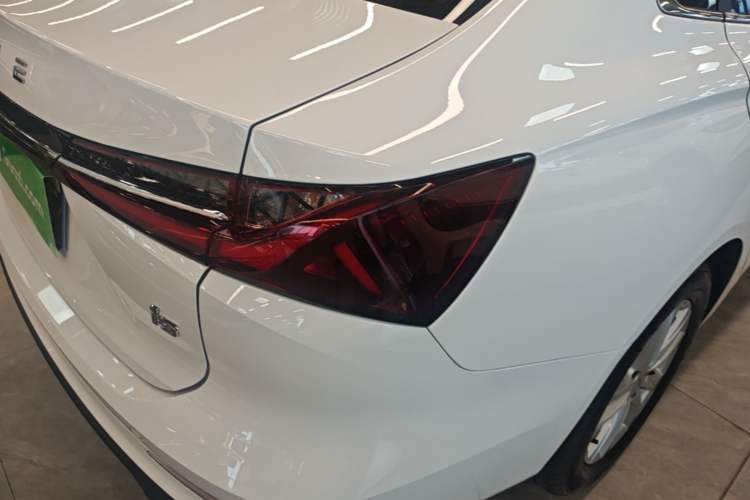 Used Roewe i5 2023 1.5L CVT Luxury Edition Right Rear Taillight