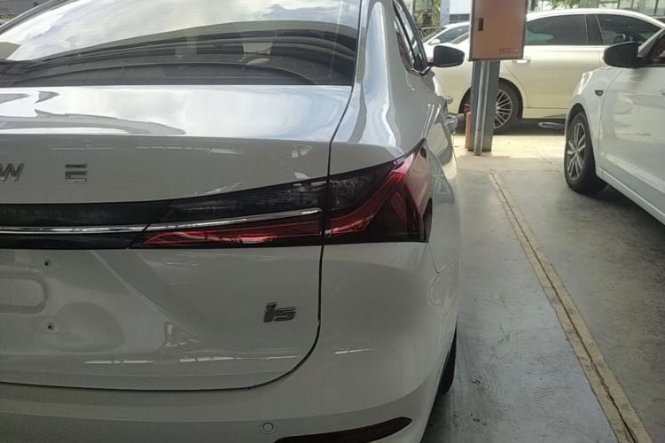 Used Roewe i5 2023 1.5L Manual Comfort Edition Right Rear Taillight