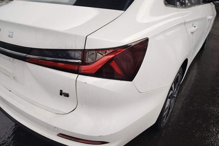 Used Roewe i5 2023 1.5L CVT Flagship Edition Right Rear Taillight