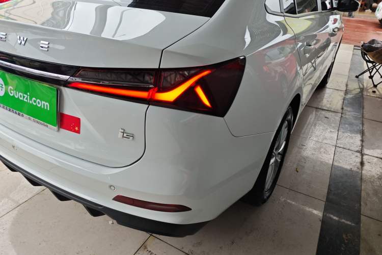 Used Roewe i5 2023 1.5L Manual Comfort Edition Right Rear Taillight