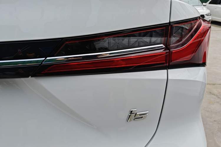 Used Roewe i5 2023 1.5L CVT Luxury Edition Right Rear Taillight