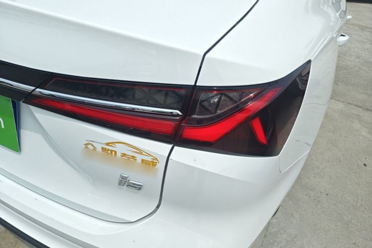 Used Roewe i5 2023 1.5L CVT Luxury Edition Right Rear Taillight