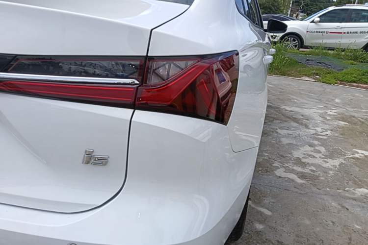 Used Roewe i5 2023 1.5L Manual Comfort Edition Right Rear Taillight