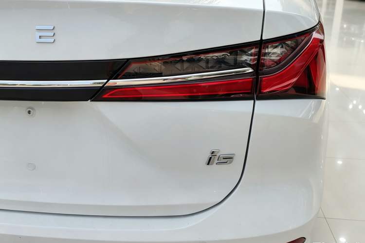 Used Roewe i5 2023 1.5L CVT Luxury Edition Right Rear Taillight