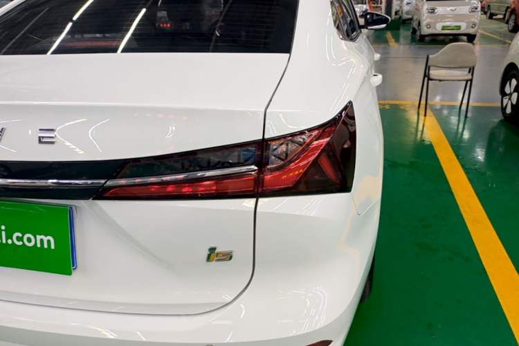 Used Roewe i5 2023 1.5L CVT Luxury Edition Right Rear Taillight