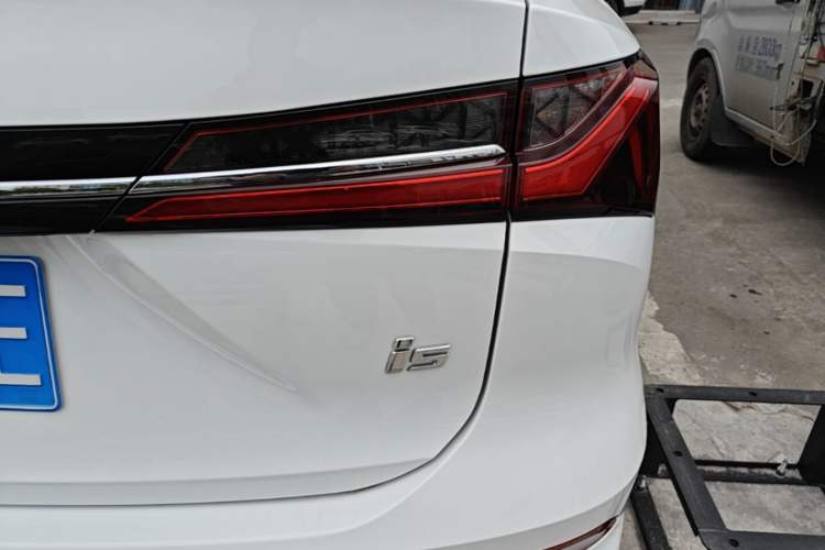 Used Roewe i5 2023 1.5L CVT Luxury Edition Right Rear Taillight