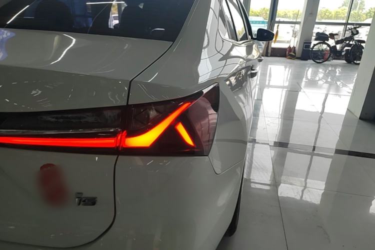 Used Roewe i5 2023 1.5L Manual Excellence Edition Right Rear Taillight