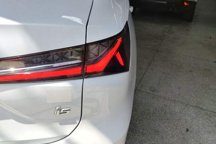 Used Roewe i5 2023 1.5L CVT Luxury Edition Right Rear Taillight