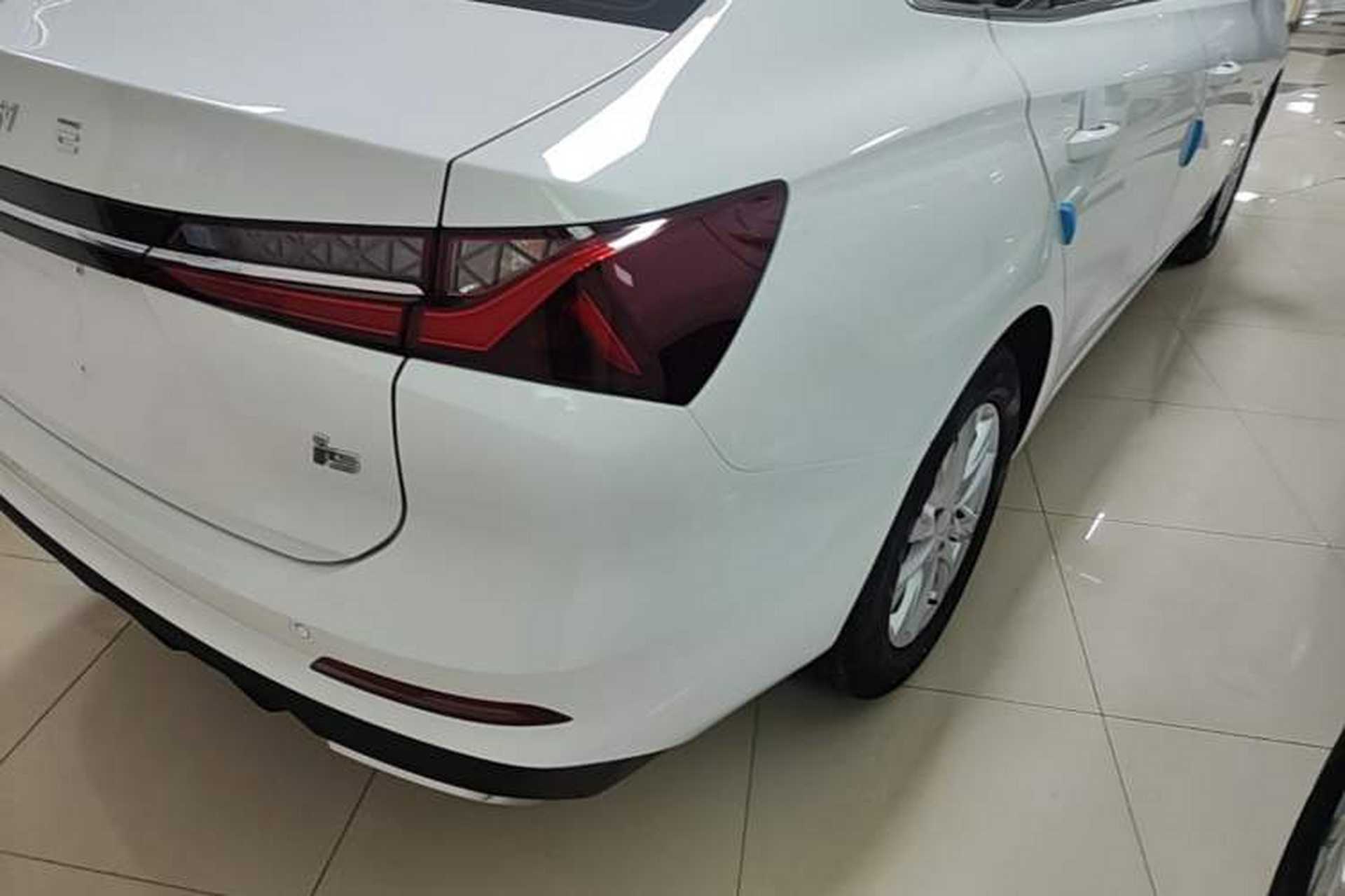 Used Roewe i5 2023 1.5L CVT Luxury Edition Right Rear Taillight