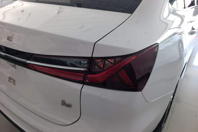Used Roewe i5 2023 1.5L CVT Luxury Edition Right Rear Taillight