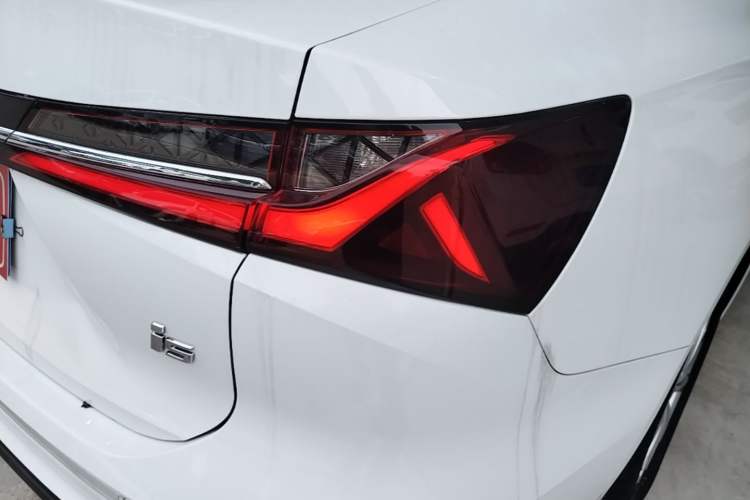 Used Roewe i5 2023 1.5L Manual Excellence Edition Right Rear Taillight